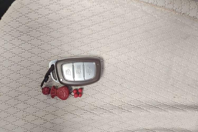 Used Hyundai ix25 2015 1.6L Automatic Two-Wheel Drive Smart GLS Trim Vehicle Key