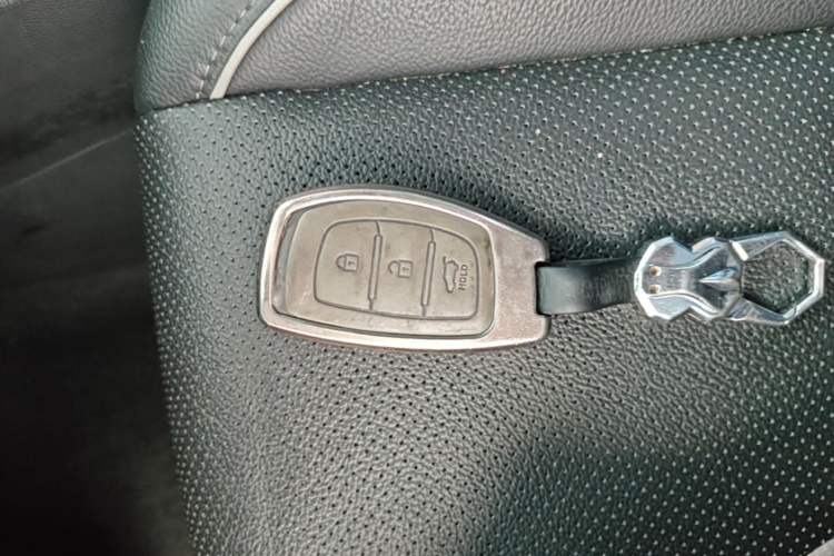 Used Hyundai ix25 2015 1.6L Automatic Two-Wheel Drive Smart GLS Trim Vehicle Key