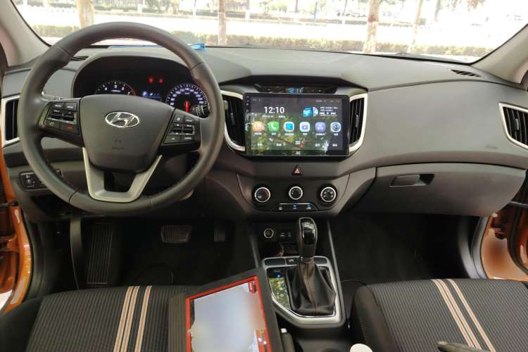 Used Hyundai ix25 2016 1.6T Dual-Clutch Two-Wheel Drive Smart GLS Model Center Console