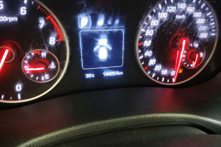 Used Hyundai ix25 2016 1.6T Dual-Clutch Two-Wheel Drive Smart GLS Model Odometer Close Up