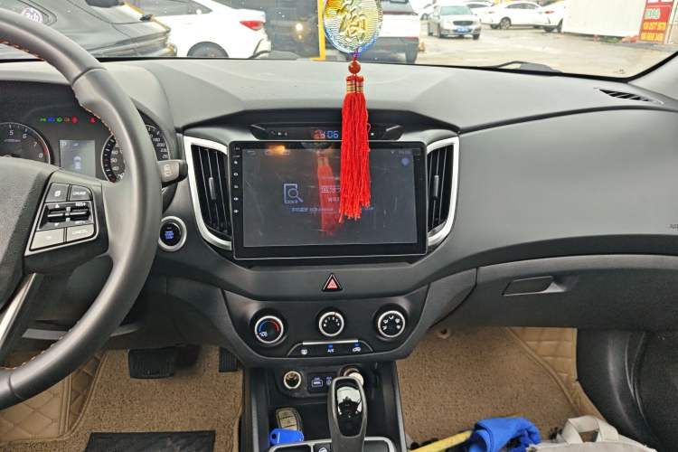 Used Hyundai ix25 2016 1.6T Dual-Clutch Two-Wheel Drive Smart GLS Model Audio And AC Panel