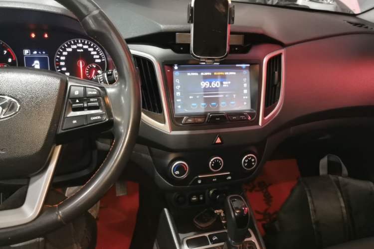 Used Hyundai ix25 2016 1.6T Dual-Clutch Two-Wheel Drive Smart GLS Model Audio And AC Panel