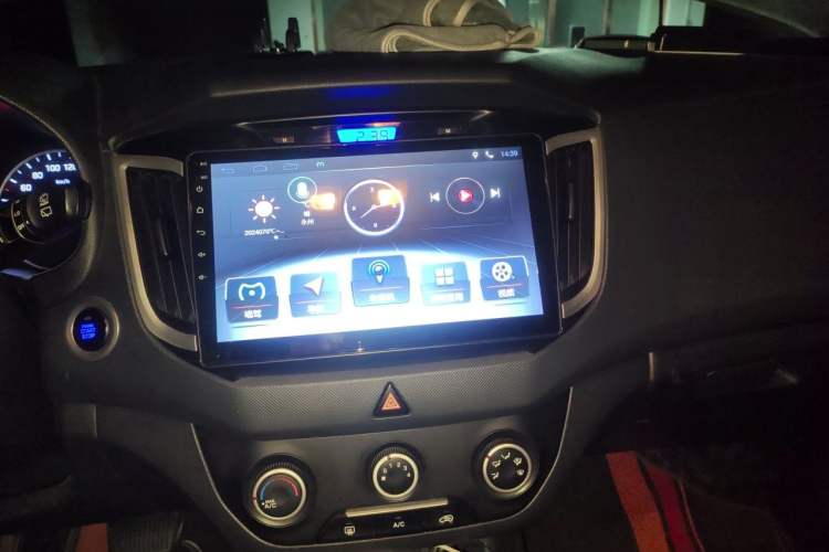 Used Hyundai ix25 2016 1.6T Dual-Clutch Two-Wheel-Drive Deluxe DLX Model Audio And AC Panel