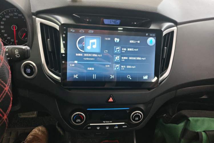 Used Hyundai ix25 2016 1.6T Dual-Clutch Two-Wheel-Drive Deluxe DLX Model Audio And AC Panel