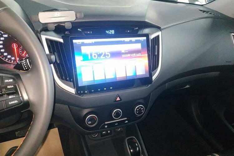Used Hyundai ix25 2016 1.6T Dual-Clutch Two-Wheel Drive Smart GLS Model Audio And AC Panel