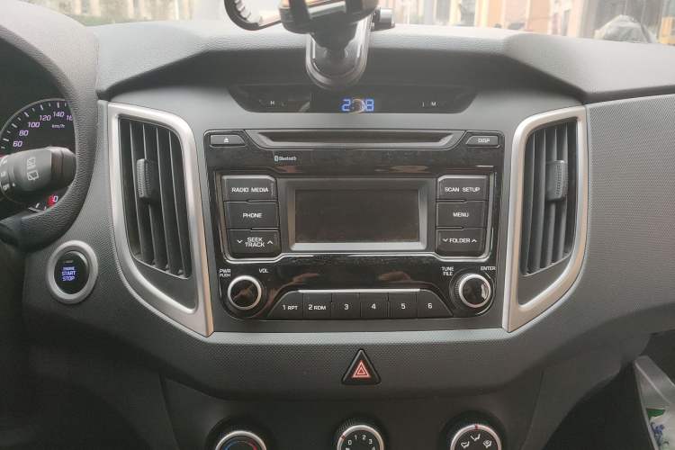 Used Hyundai ix25 2016 1.6T Dual-Clutch Two-Wheel Drive Smart GLS Model Audio And AC Panel