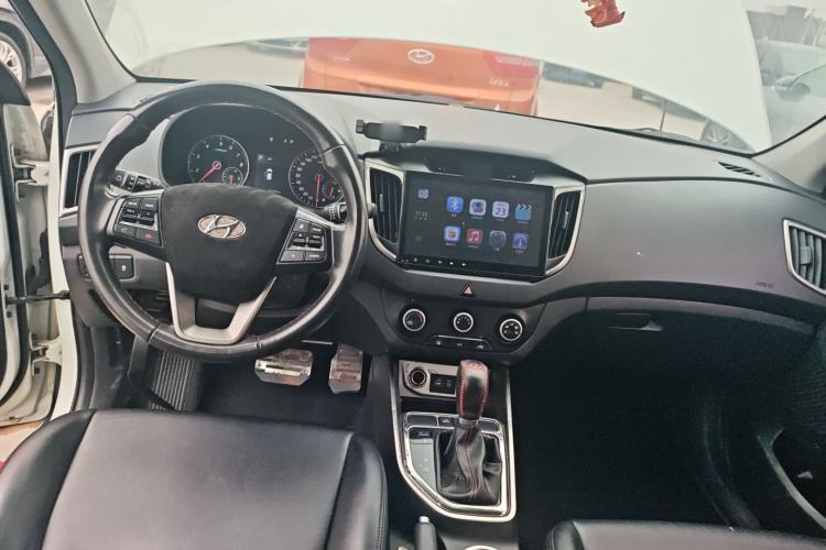 Used Hyundai ix25 2016 1.6T Dual-Clutch Two-Wheel Drive Smart GLS Model Center Console