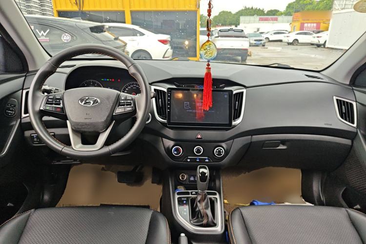 Used Hyundai ix25 2016 1.6T Dual-Clutch Two-Wheel Drive Smart GLS Model Center Console