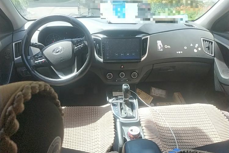 Used Hyundai ix25 2016 1.6T Dual-Clutch Two-Wheel Drive Smart GLS Model Center Console