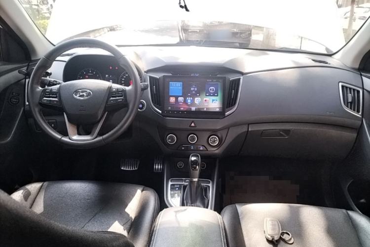 Used Hyundai ix25 2016 1.6T Dual-Clutch Two-Wheel Drive Smart GLS Model Center Console