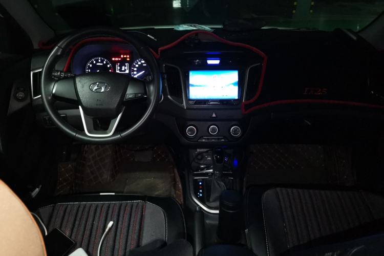 Used Hyundai ix25 2016 1.6T Dual-Clutch Two-Wheel Drive Smart GLS Model Center Console