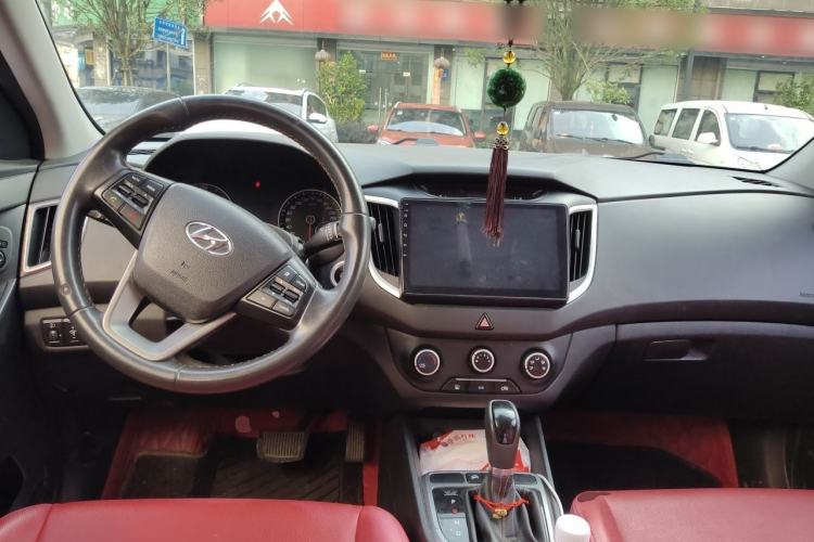 Used Hyundai ix25 2016 1.6T Dual-Clutch Two-Wheel Drive Smart GLS Model Center Console
