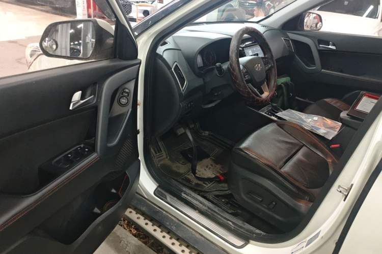 Used Hyundai ix25 2016 1.6T Dual-Clutch Two-Wheel-Drive Deluxe DLX Model Driver Seat