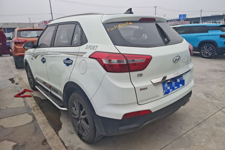 Used Hyundai ix25 2016 1.6T Dual-Clutch Two-Wheel Drive Smart GLS Model Exterior 2