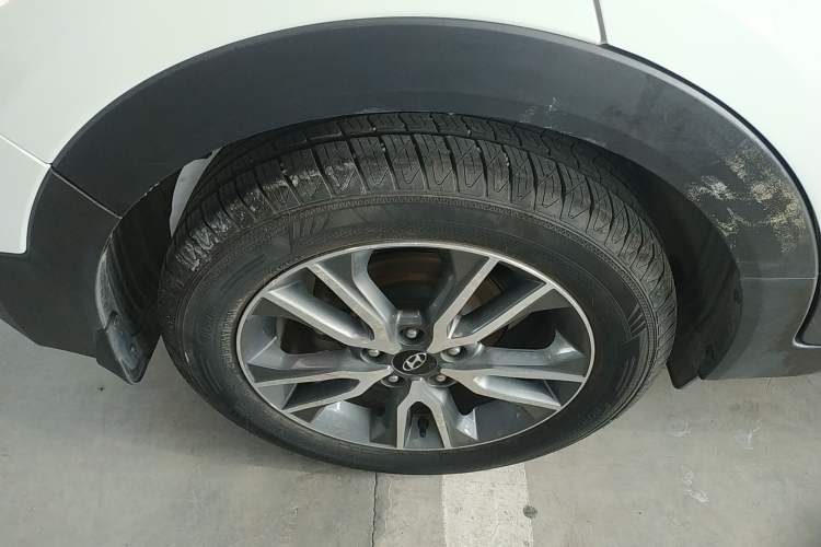 Used Hyundai ix25 2016 1.6T Dual-Clutch Two-Wheel Drive Smart GLS Model Exterior 2