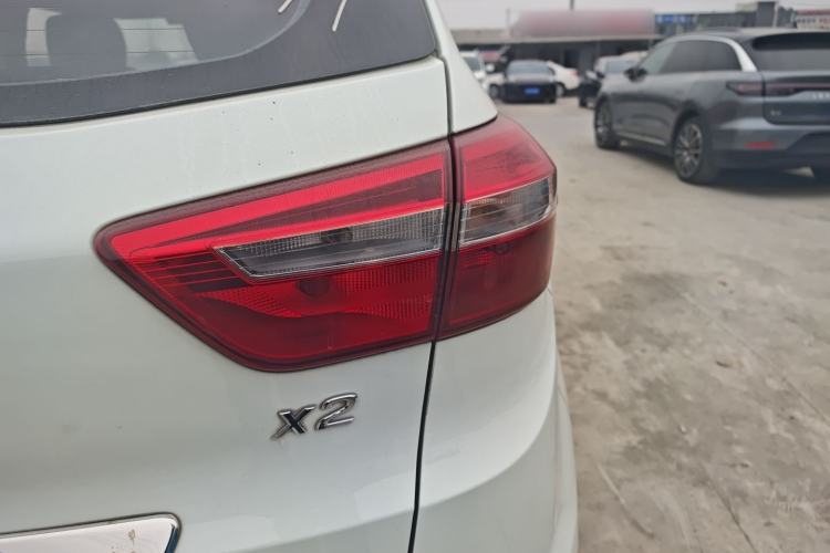 Used Hyundai ix25 2016 1.6T Dual-Clutch Two-Wheel Drive Smart GLS Model Exterior 3