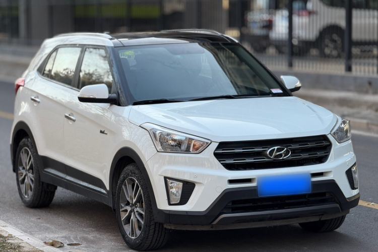 Used Hyundai ix25 2016 1.6T Dual-Clutch Two-Wheel Drive Smart GLS Model Exterior 6