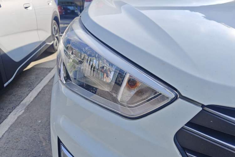 Used Hyundai ix25 2016 1.6T Dual-Clutch Two-Wheel Drive Smart GLS Model Exterior 6