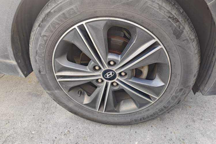 Used Hyundai ix25 2016 1.6T Dual-Clutch Two-Wheel Drive Smart GLS Model Exterior 7