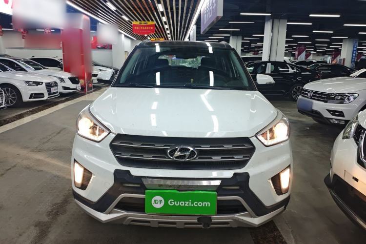 Used Hyundai ix25 2016 1.6T Dual-Clutch Two-Wheel-Drive Deluxe DLX Model Front