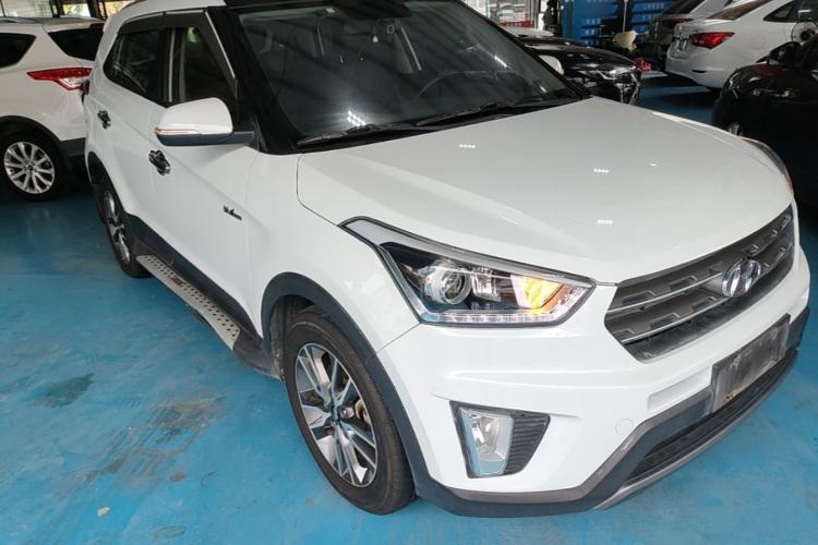 Used Hyundai ix25 2016 1.6T Dual-Clutch Two-Wheel-Drive Deluxe DLX Model Front Right 45 Deg