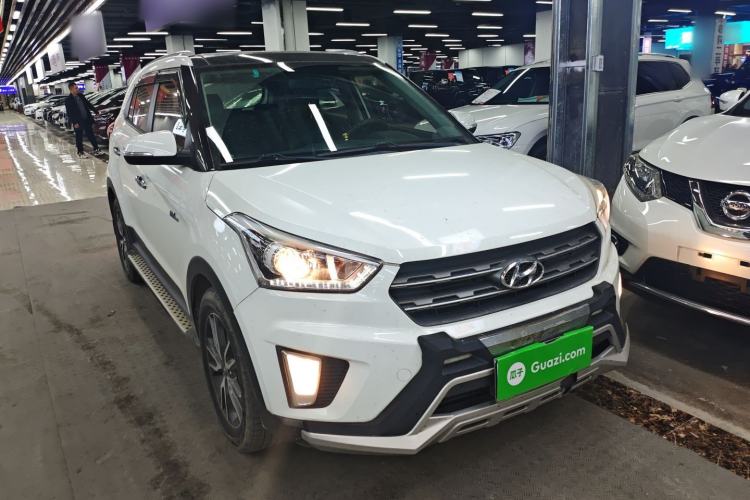 Used Hyundai ix25 2016 1.6T Dual-Clutch Two-Wheel-Drive Deluxe DLX Model Front Right 45 Deg