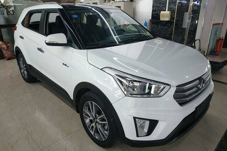 Used Hyundai ix25 2016 1.6T Dual-Clutch Two-Wheel Drive Smart GLS Model Front Right 45 Deg