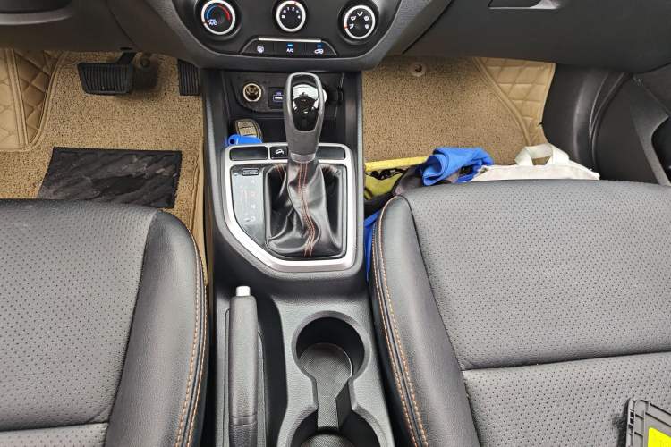 Used Hyundai ix25 2016 1.6T Dual-Clutch Two-Wheel Drive Smart GLS Model Gear Lever