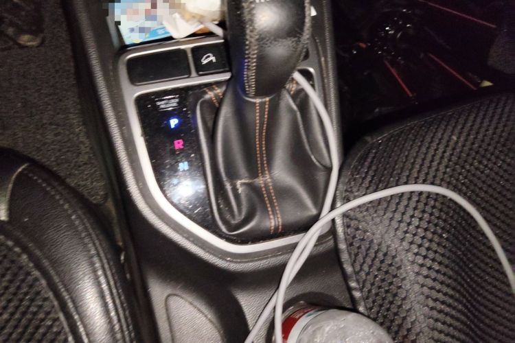 Used Hyundai ix25 2016 1.6T Dual-Clutch Two-Wheel Drive Smart GLS Model Gear Lever