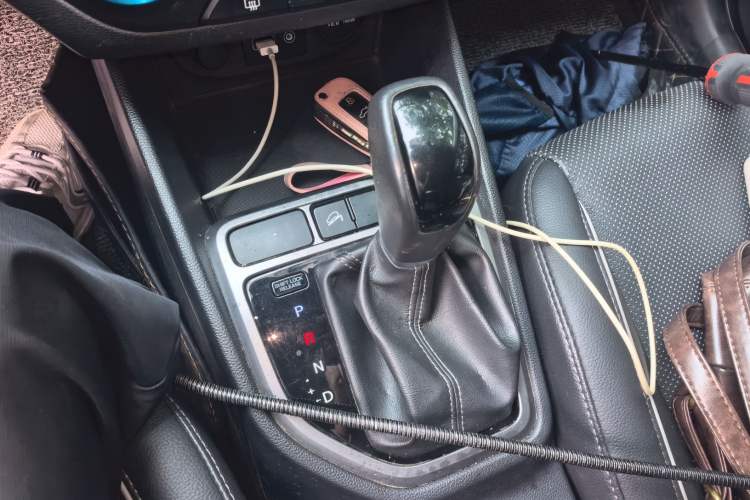 Used Hyundai ix25 2016 1.6T Dual-Clutch Two-Wheel Drive Smart GLS Model Gear Lever