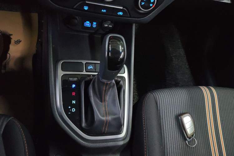 Used Hyundai ix25 2016 1.6T Dual-Clutch Two-Wheel Drive Smart GLS Model Gear Lever