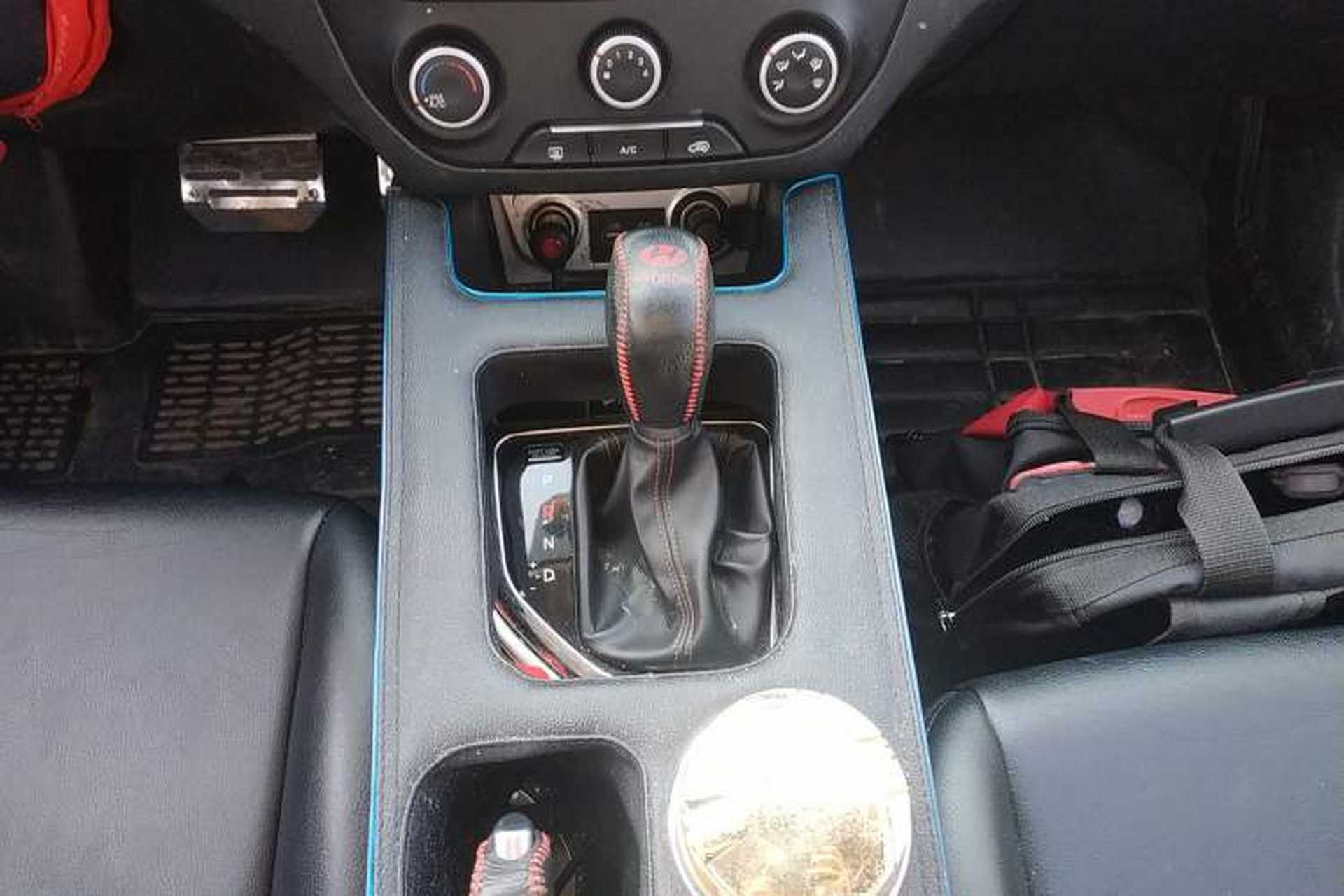 Used Hyundai ix25 2016 1.6T Dual-Clutch Two-Wheel Drive Smart GLS Model Gear Lever