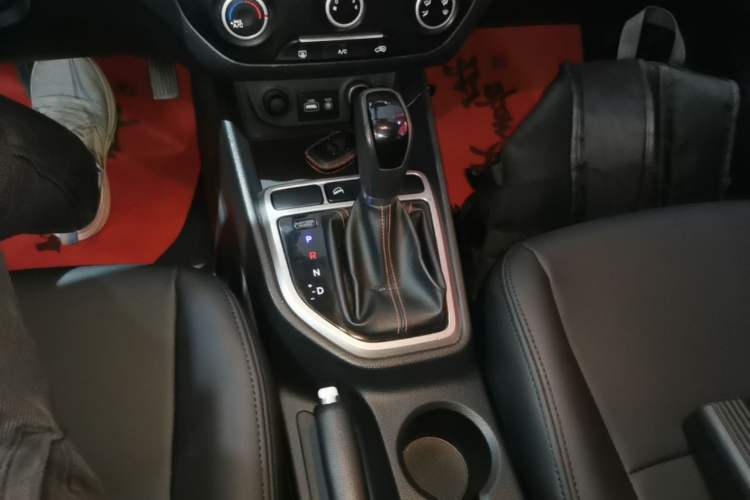 Used Hyundai ix25 2016 1.6T Dual-Clutch Two-Wheel Drive Smart GLS Model Gear Lever