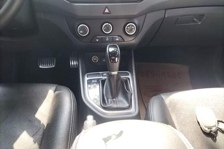 Used Hyundai ix25 2016 1.6T Dual-Clutch Two-Wheel Drive Smart GLS Model Gear Lever