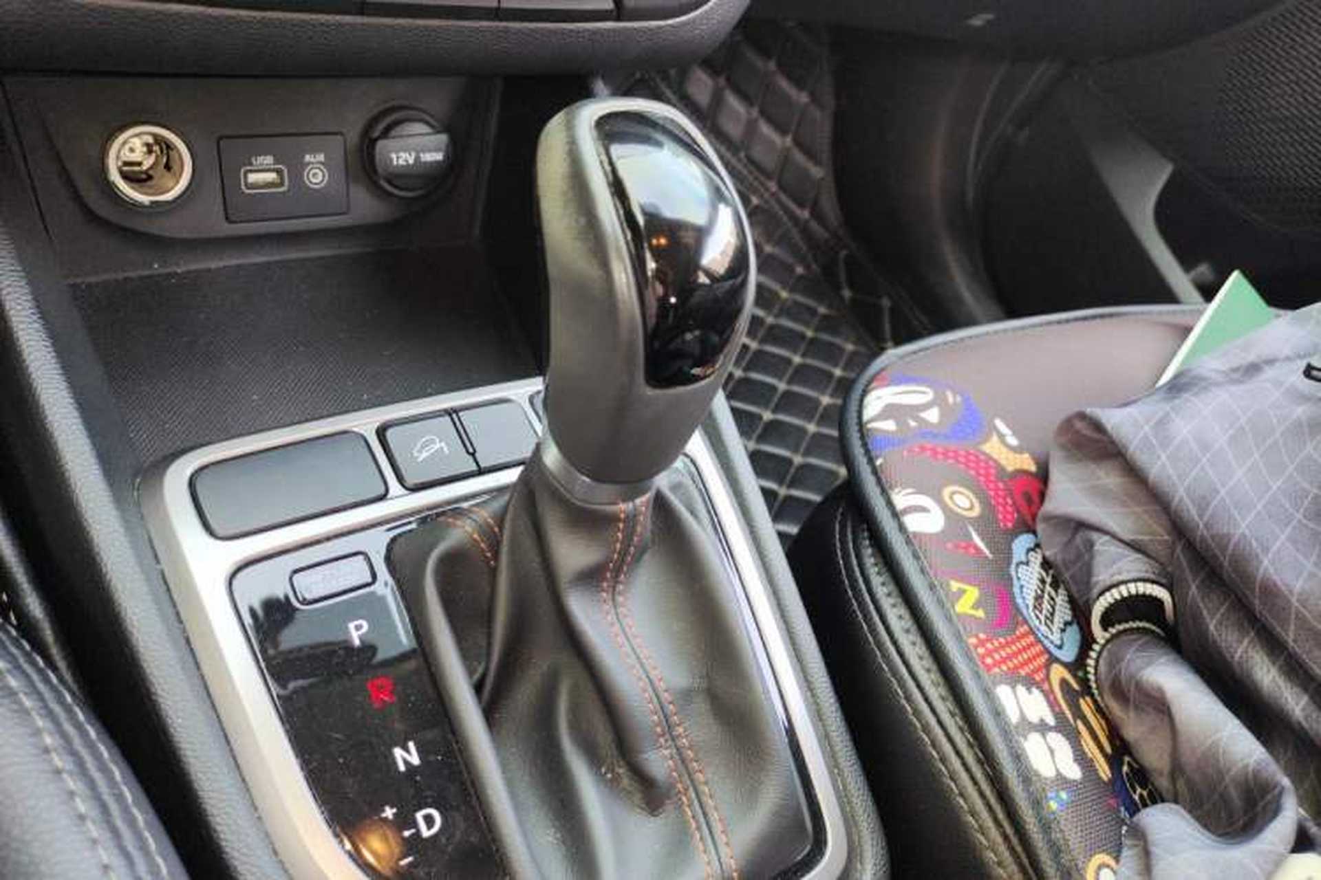 Used Hyundai ix25 2016 1.6T Dual-Clutch Two-Wheel Drive Smart GLS Model Gear Lever