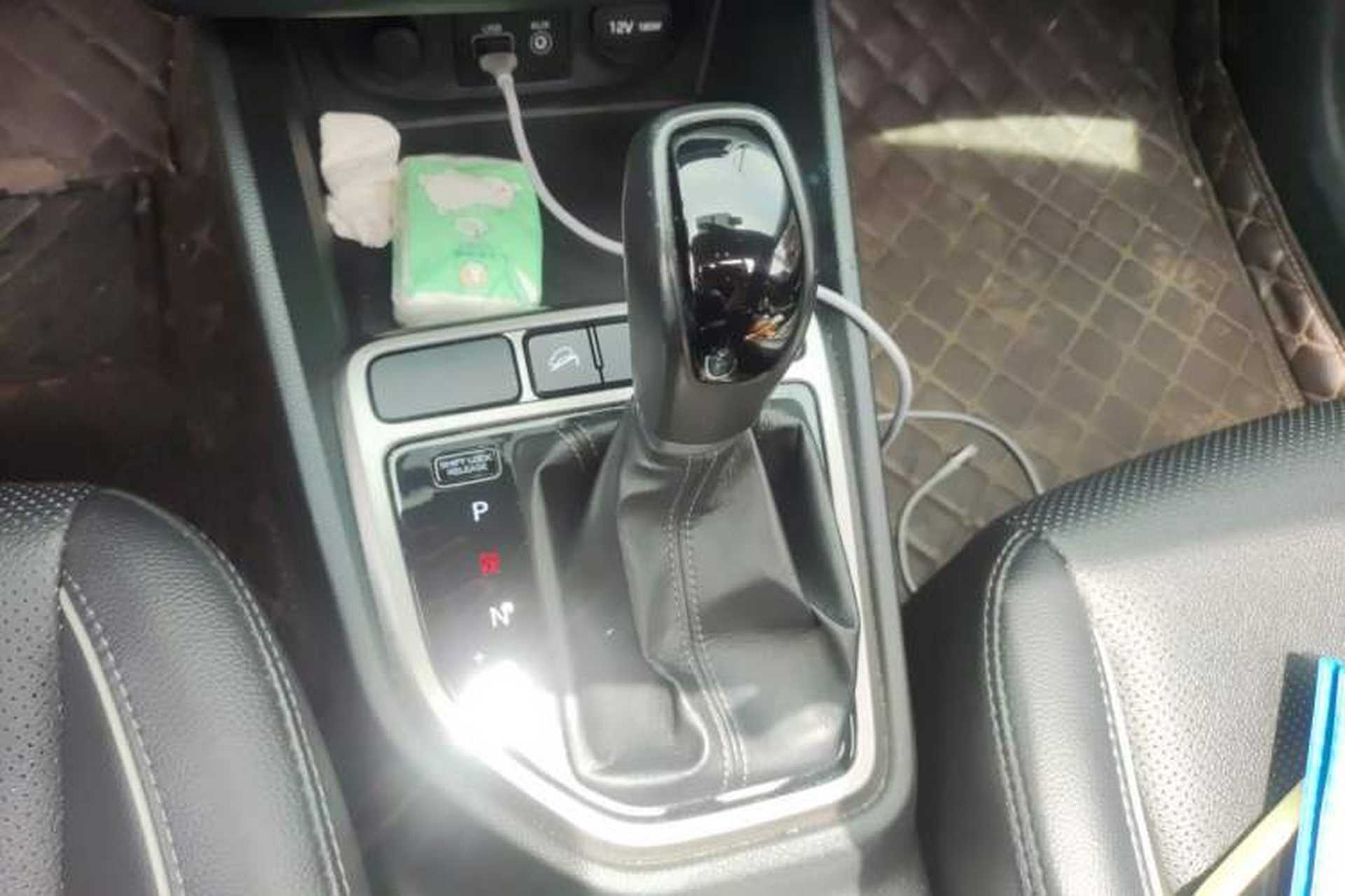 Used Hyundai ix25 2016 1.6T Dual-Clutch Two-Wheel Drive Smart GLS Model Gear Lever