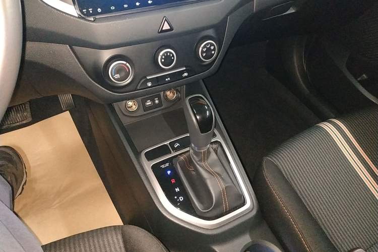 Used Hyundai ix25 2016 1.6T Dual-Clutch Two-Wheel Drive Smart GLS Model Gear Lever