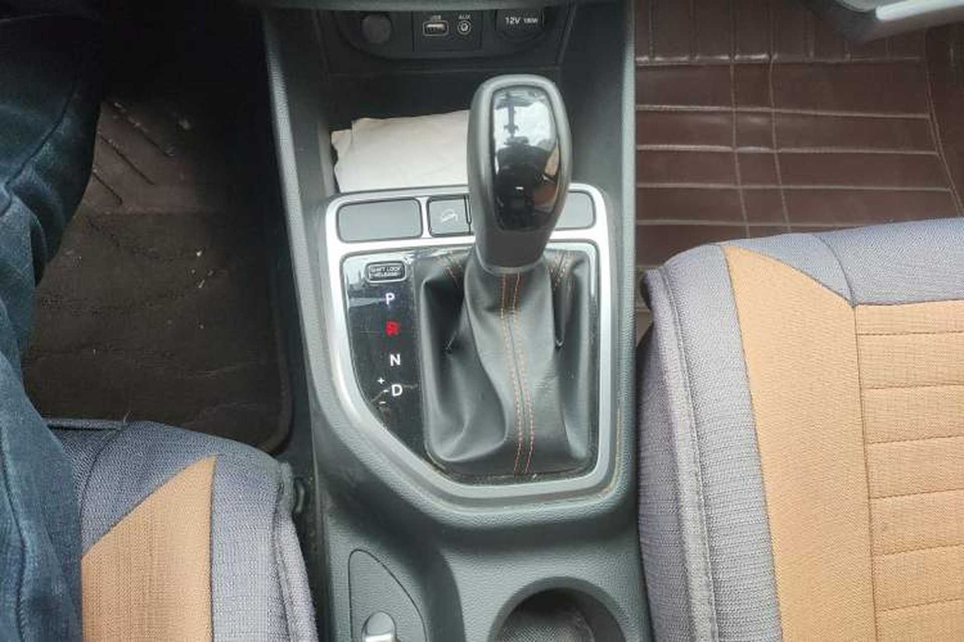 Used Hyundai ix25 2016 1.6T Dual-Clutch Two-Wheel Drive Smart GLS Model Gear Lever