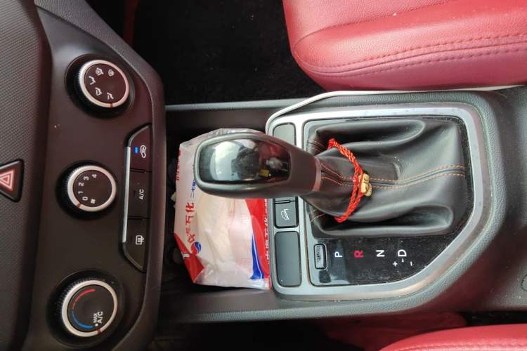 Used Hyundai ix25 2016 1.6T Dual-Clutch Two-Wheel Drive Smart GLS Model Gear Lever