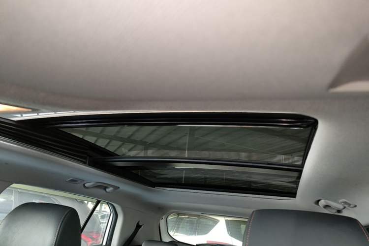Used Hyundai ix25 2016 1.6T Dual-Clutch Two-Wheel-Drive Deluxe DLX Model Headliner