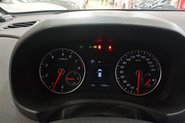 Used Hyundai ix25 2016 1.6T Dual-Clutch Two-Wheel-Drive Deluxe DLX Model Instrument Cluster