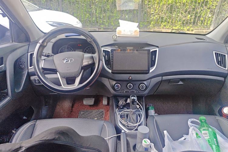 Used Hyundai ix25 2016 1.6T Dual-Clutch Two-Wheel Drive Smart GLS Model Interior 2