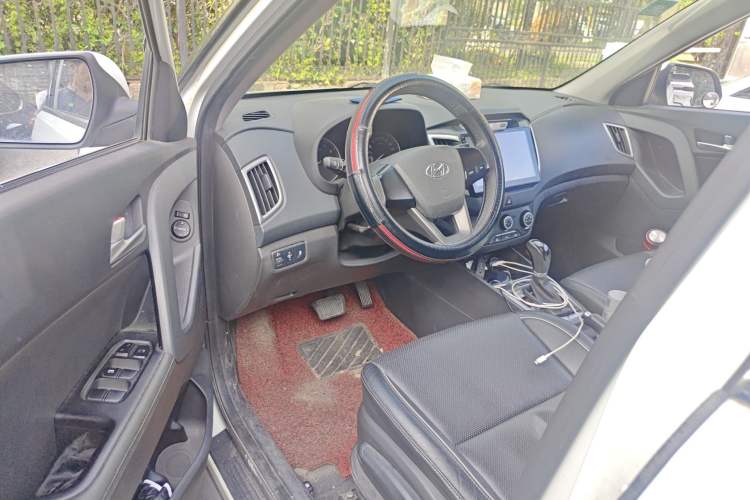 Used Hyundai ix25 2016 1.6T Dual-Clutch Two-Wheel Drive Smart GLS Model Interior 3