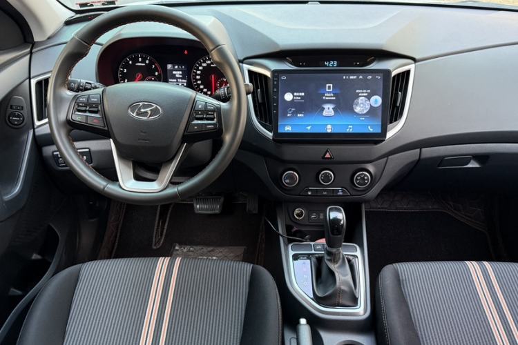 Used Hyundai ix25 2016 1.6T Dual-Clutch Two-Wheel Drive Smart GLS Model Interior 5