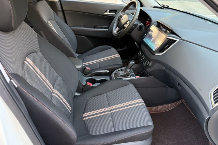 Used Hyundai ix25 2016 1.6T Dual-Clutch Two-Wheel Drive Smart GLS Model Interior 6