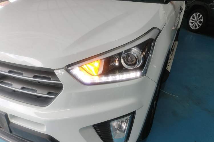 Used Hyundai ix25 2016 1.6T Dual-Clutch Two-Wheel-Drive Deluxe DLX Model Left Front Headlight