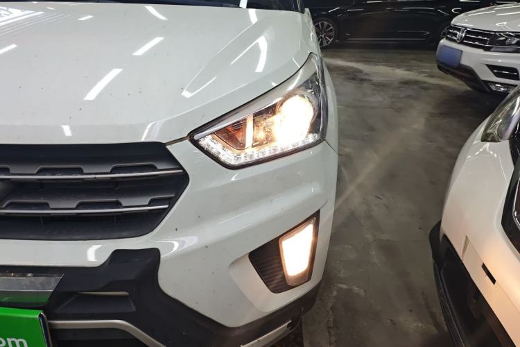 Used Hyundai ix25 2016 1.6T Dual-Clutch Two-Wheel-Drive Deluxe DLX Model Left Front Headlight
