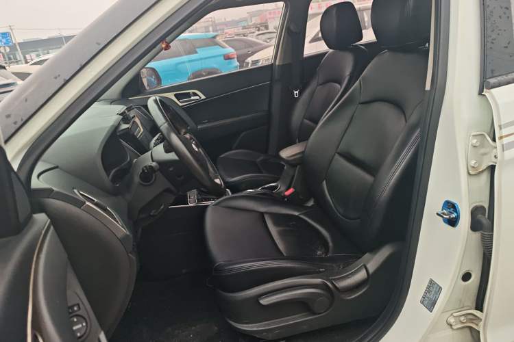 Used Hyundai ix25 2016 1.6T Dual-Clutch Two-Wheel Drive Smart GLS Model Left Front Seat