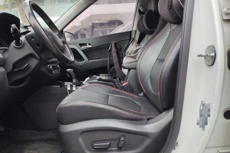 Used Hyundai ix25 2016 1.6T Dual-Clutch Two-Wheel-Drive Deluxe DLX Model Left Front Seat