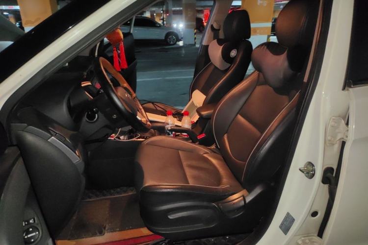 Used Hyundai ix25 2016 1.6T Dual-Clutch Two-Wheel-Drive Deluxe DLX Model Left Front Seat